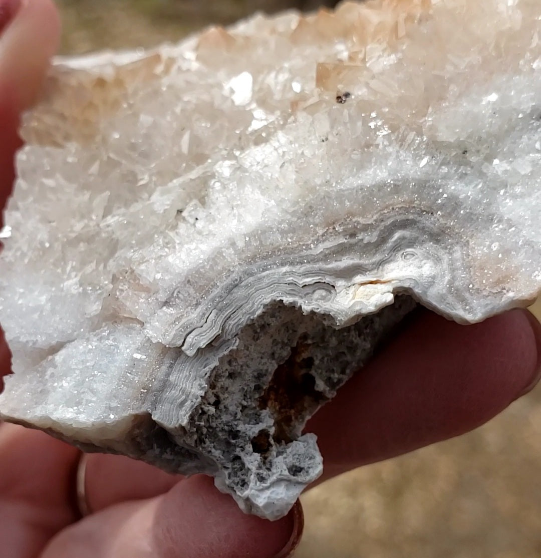 Quartz Crystal Druzy Druse on Lace Agate, Missouri, Pink Champagne Color DR45