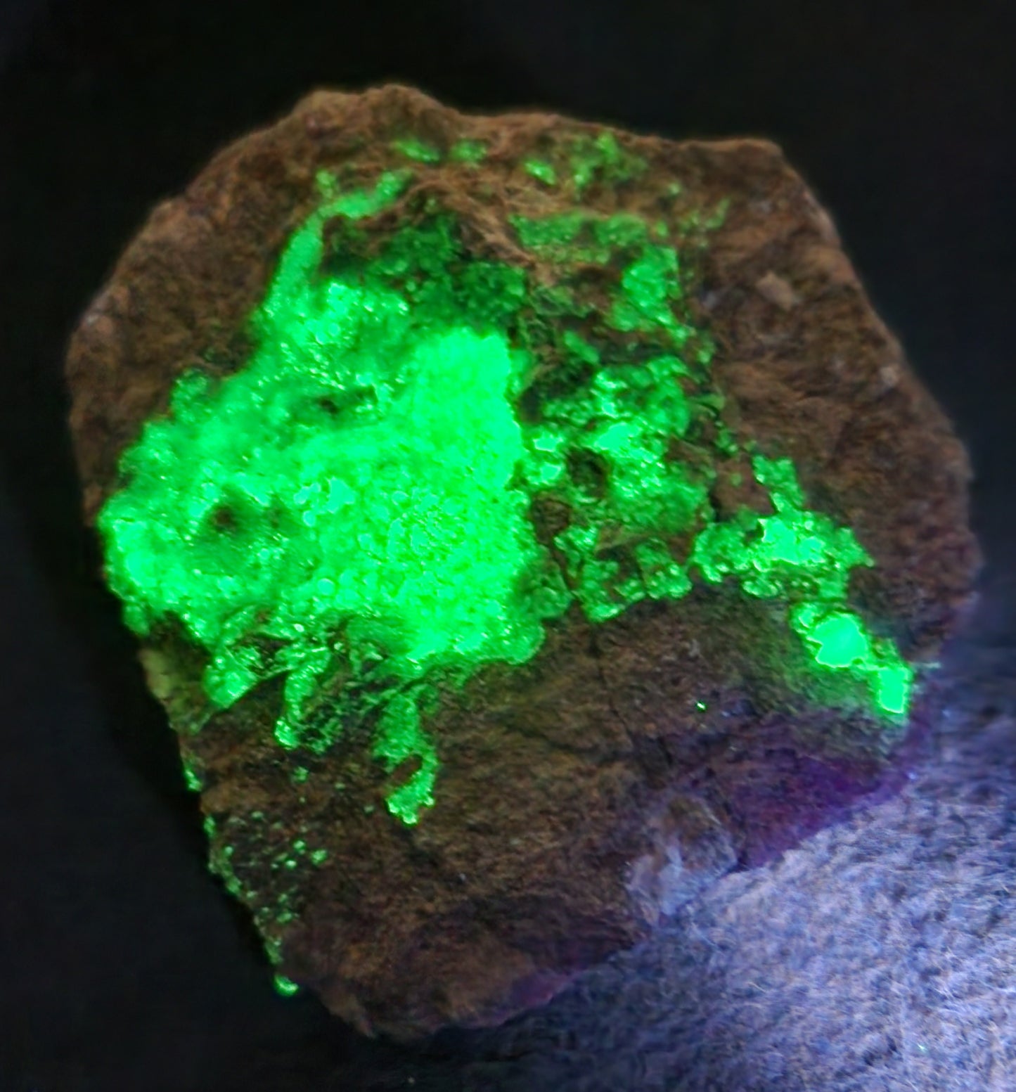 Botryoidal Hyalite Opal Specimen From Utah Highly UV Reactive Item SP399