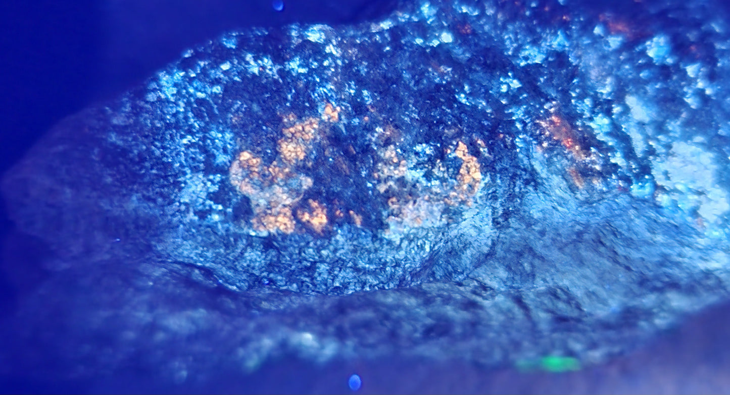 Botryoidal Hyalite Opal Specimen From Utah Highly UV Reactive Item SP400