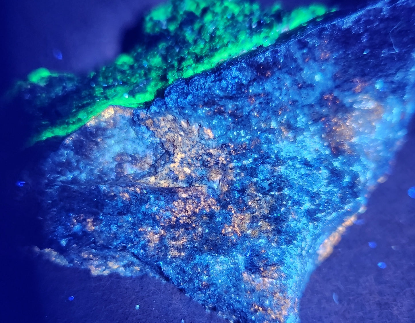 Botryoidal Hyalite Opal Specimen From Utah Highly UV Reactive Item SP400