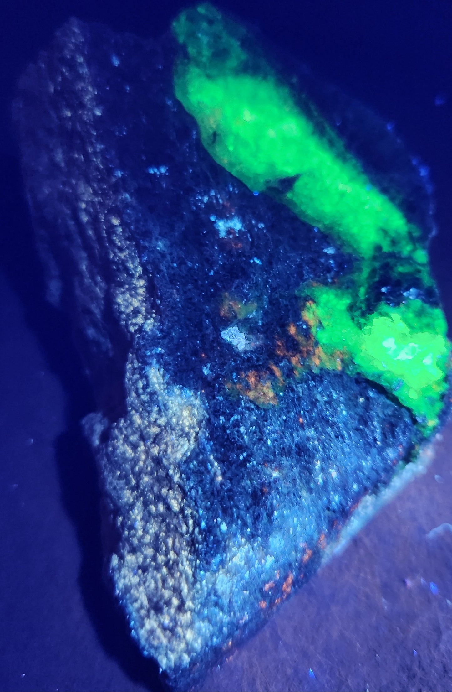 Botryoidal Hyalite Opal Specimen From Utah Highly UV Reactive Item SP402