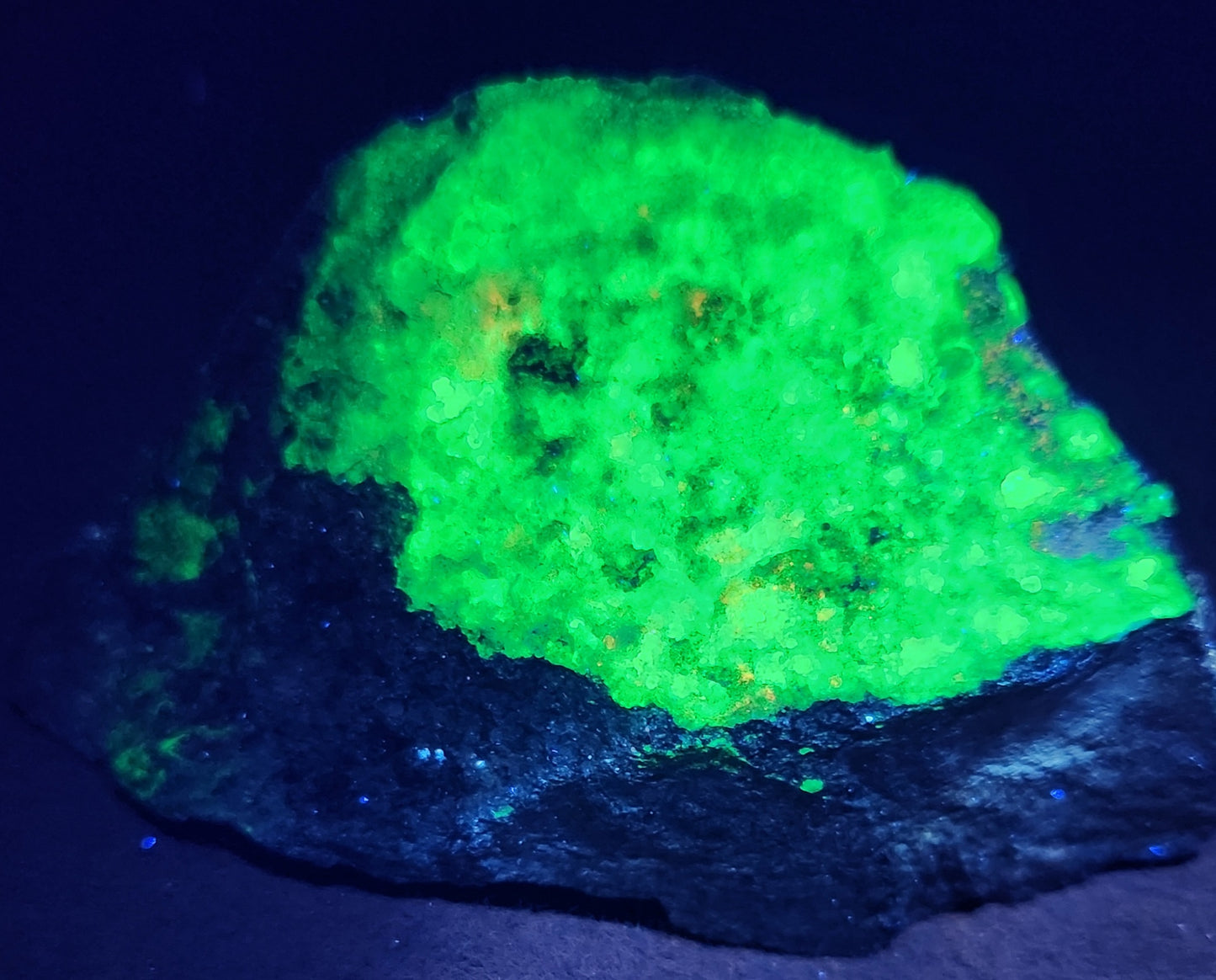 Botryoidal Hyalite Opal Specimen From Utah Highly UV Reactive Item SP409