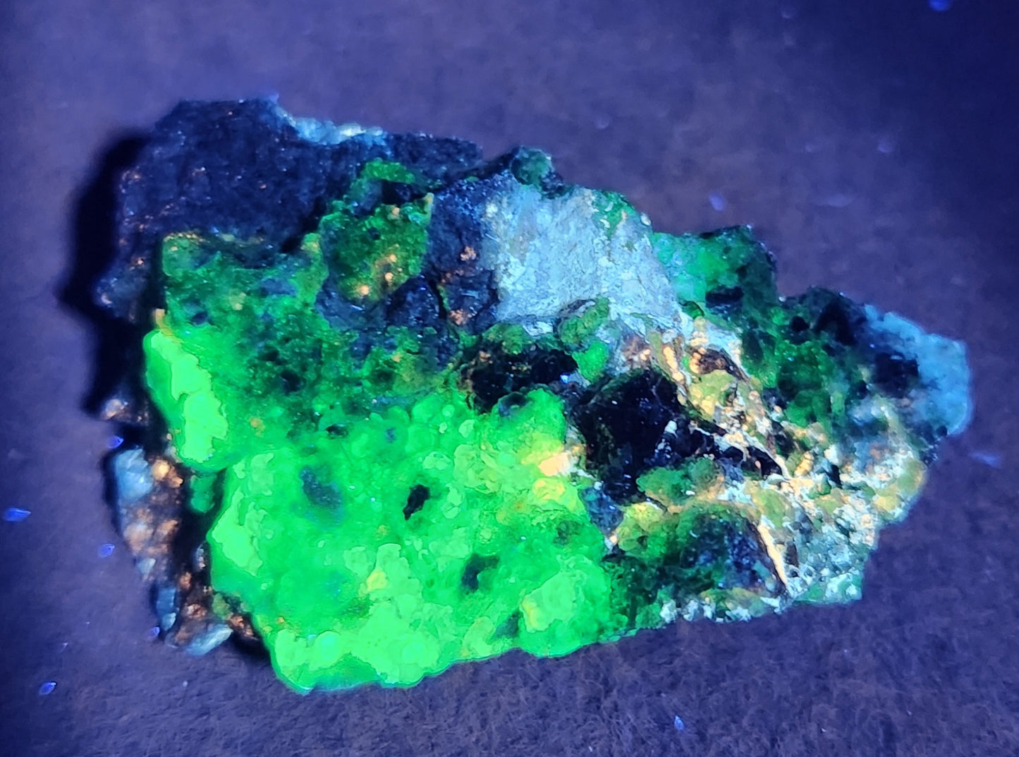 Botryoidal Hyalite Opal Specimen From Utah Highly UV Reactive Item SP411