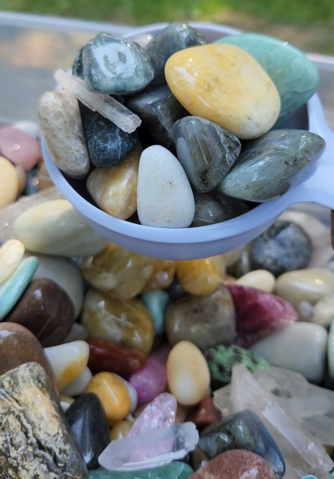 Tumbled Rock Crystal Confetti Scoop 1/2 Cup Item CON3