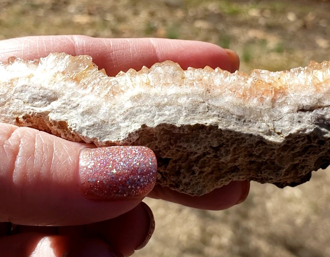 Quartz Crystal Druzy Druse on Lace Agate, Missouri, Orange Champagne Color DR46