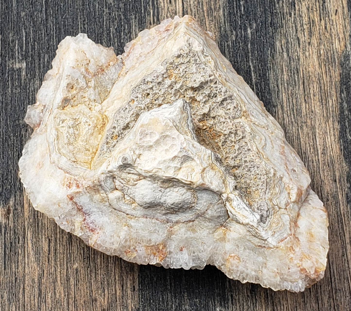 Quartz Crystal Druzy Druse on Lace Agate, Missouri, Champagne Color DR44