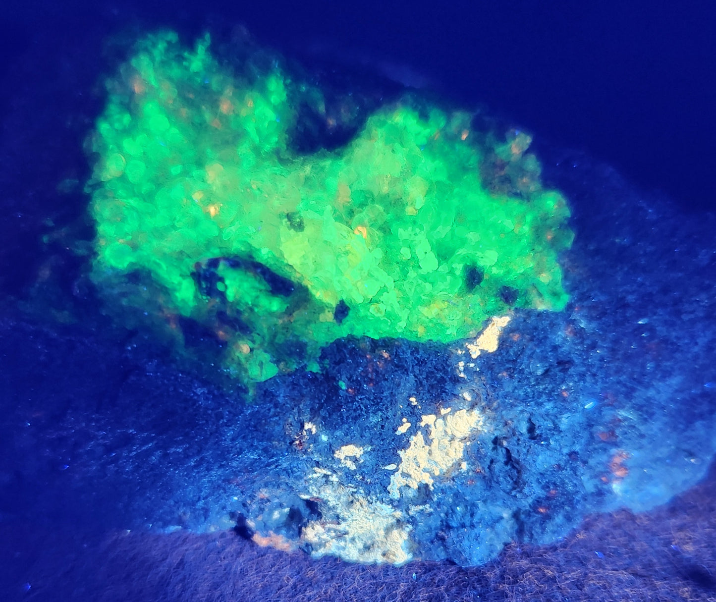 Botryoidal Hyalite Opal Specimen From Utah Highly UV Reactive Item SP398