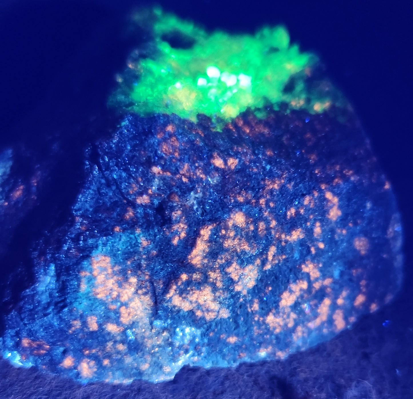 Botryoidal Hyalite Opal Specimen From Utah Highly UV Reactive Item SP398