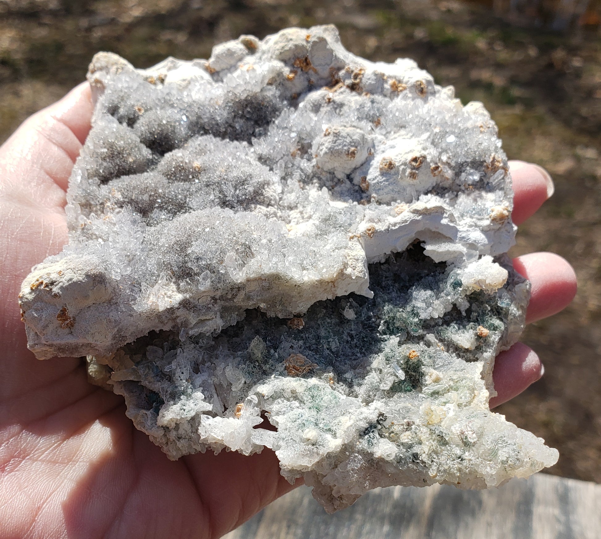 Flower amethyst plate with lilac and light green tones and sparkling druzy crystal surface AM10-1