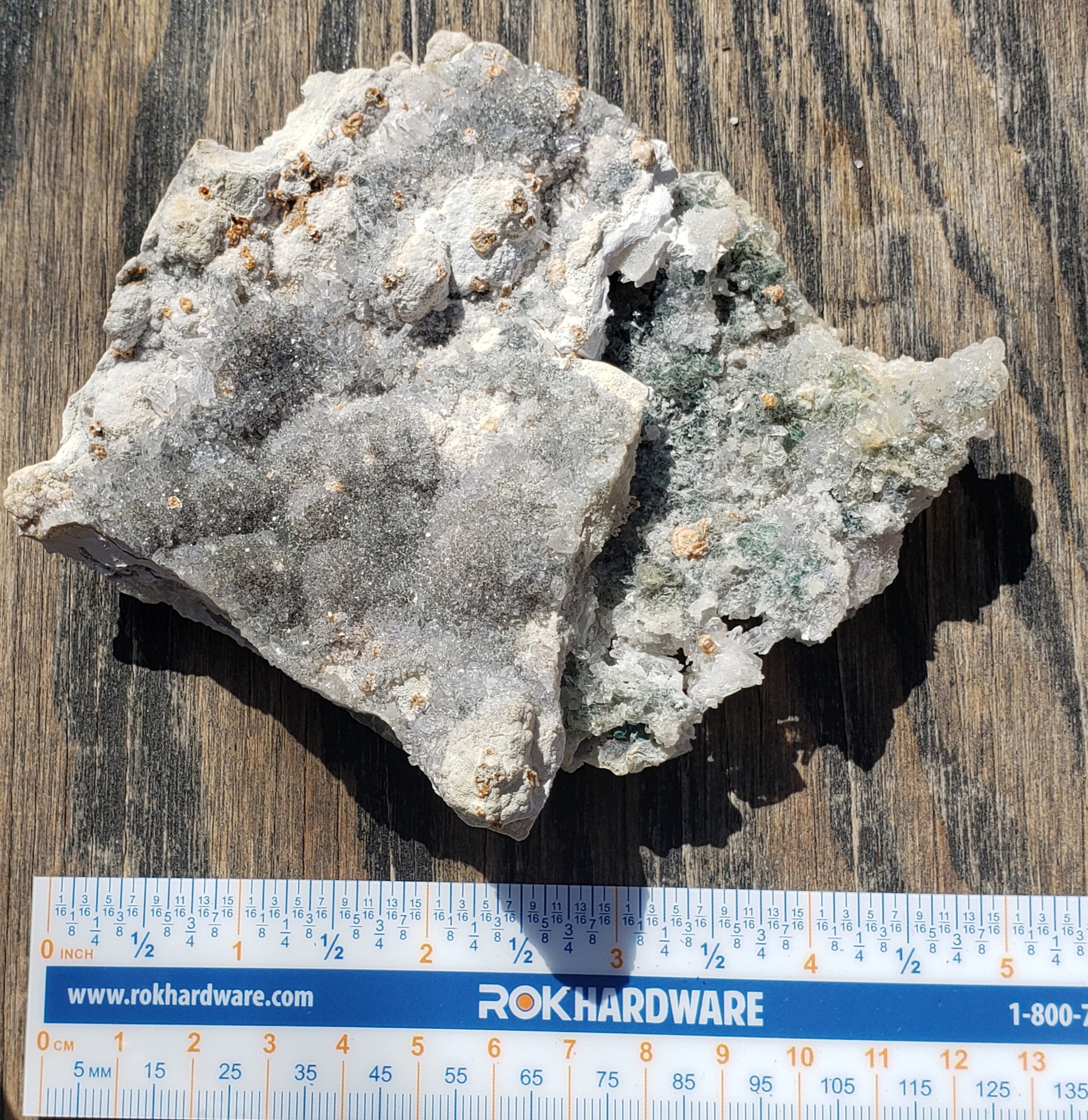 Flower amethyst plate with lilac and light green tones and sparkling druzy crystal surface AM10-4