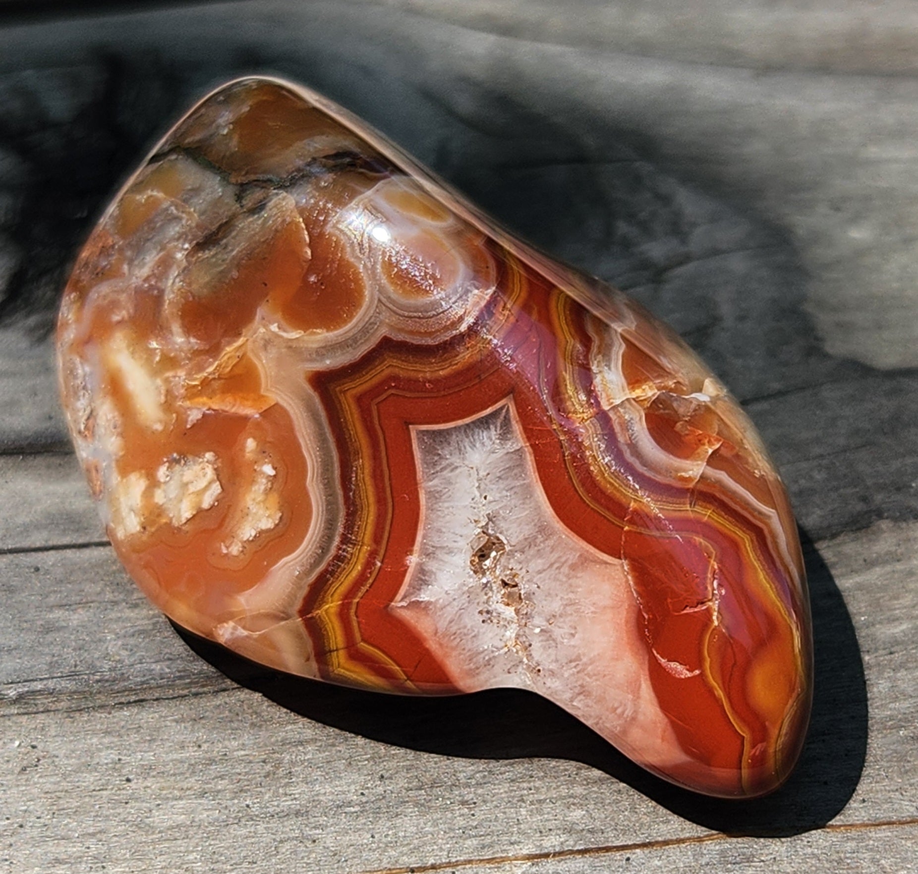 Fortification agate showing crystalline center TA328