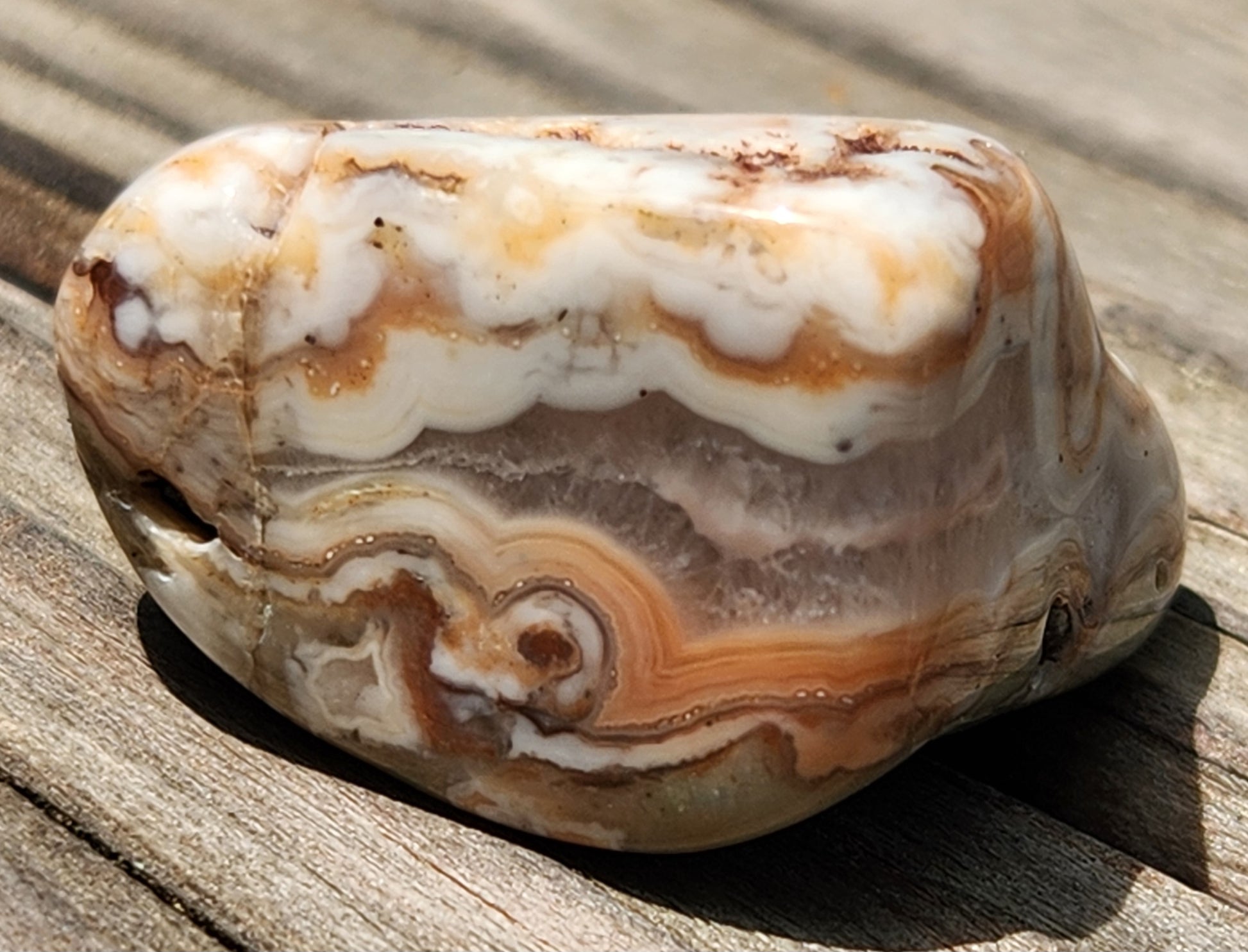 Polished caramel and tan agate TA275