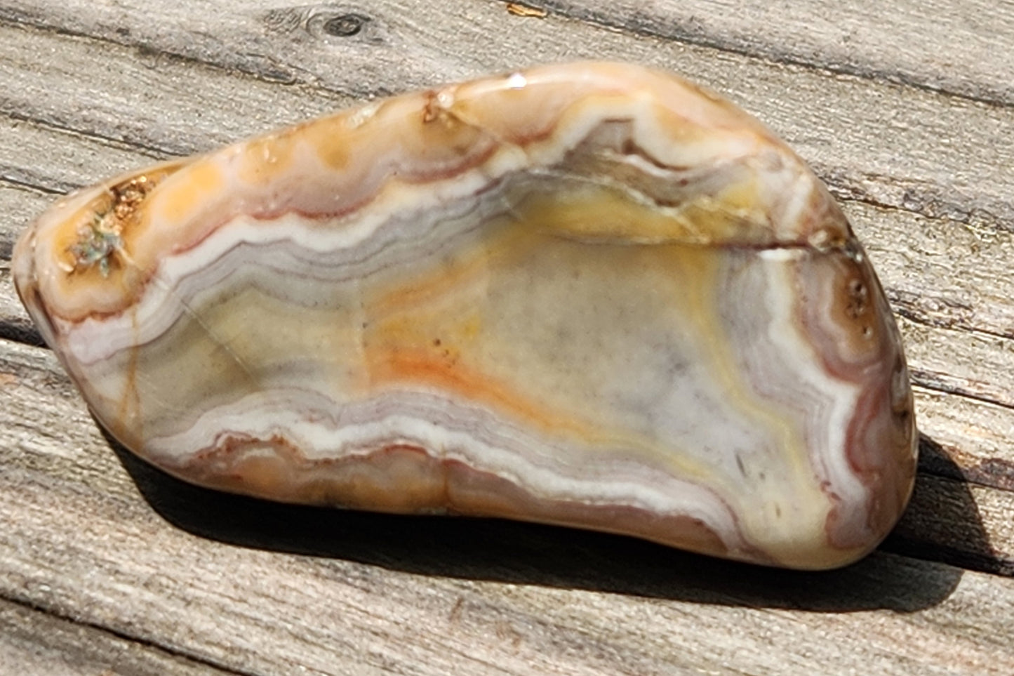 Polished cream and tan agate TA265