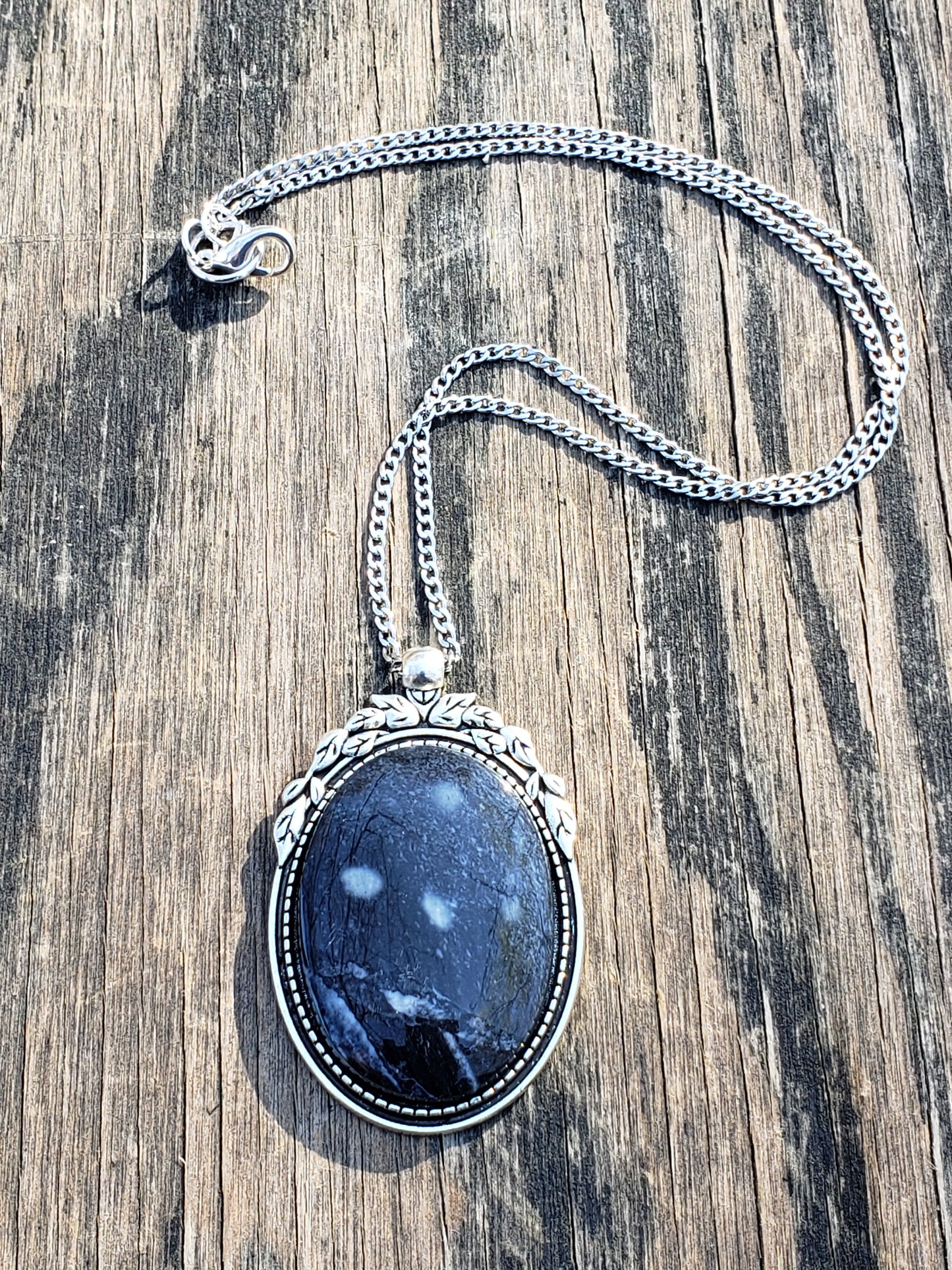 Blue dendritic necklace with 40×30 mm stone on chain