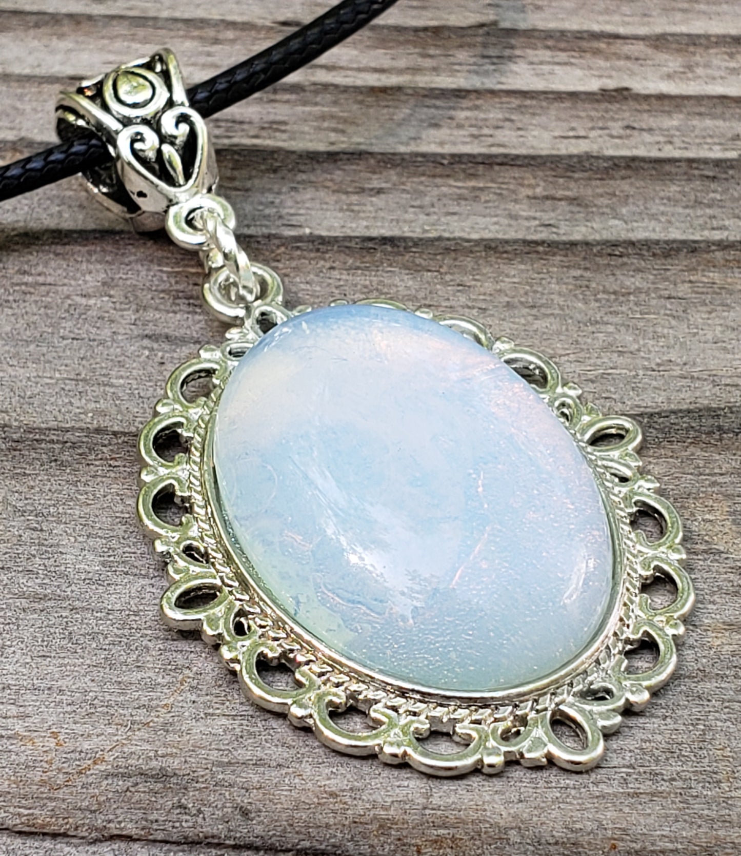 Opalite necklace with 25×18 mm stone pendant