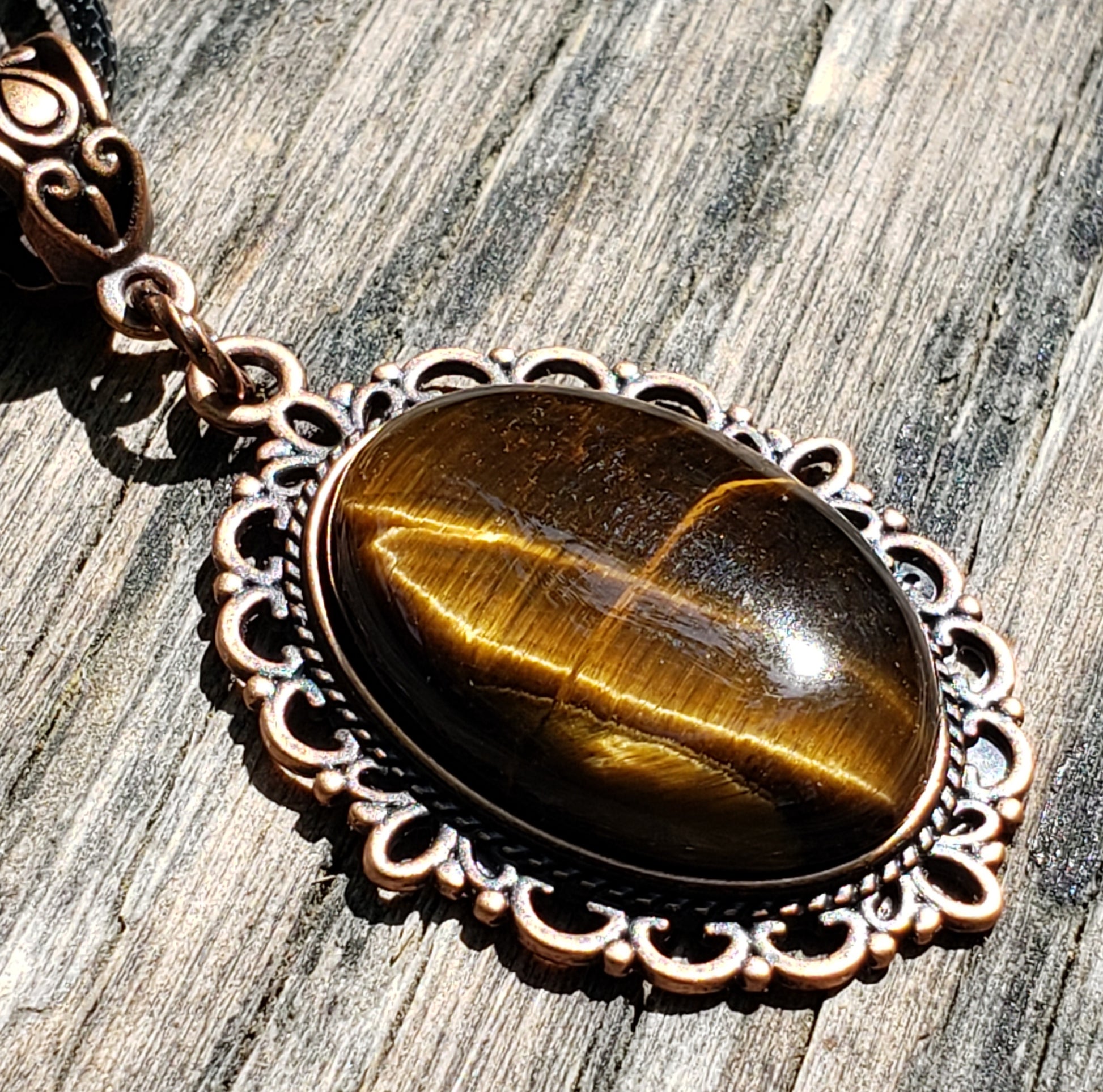 Tiger’s eye necklace with 25×18 mm stone pendant