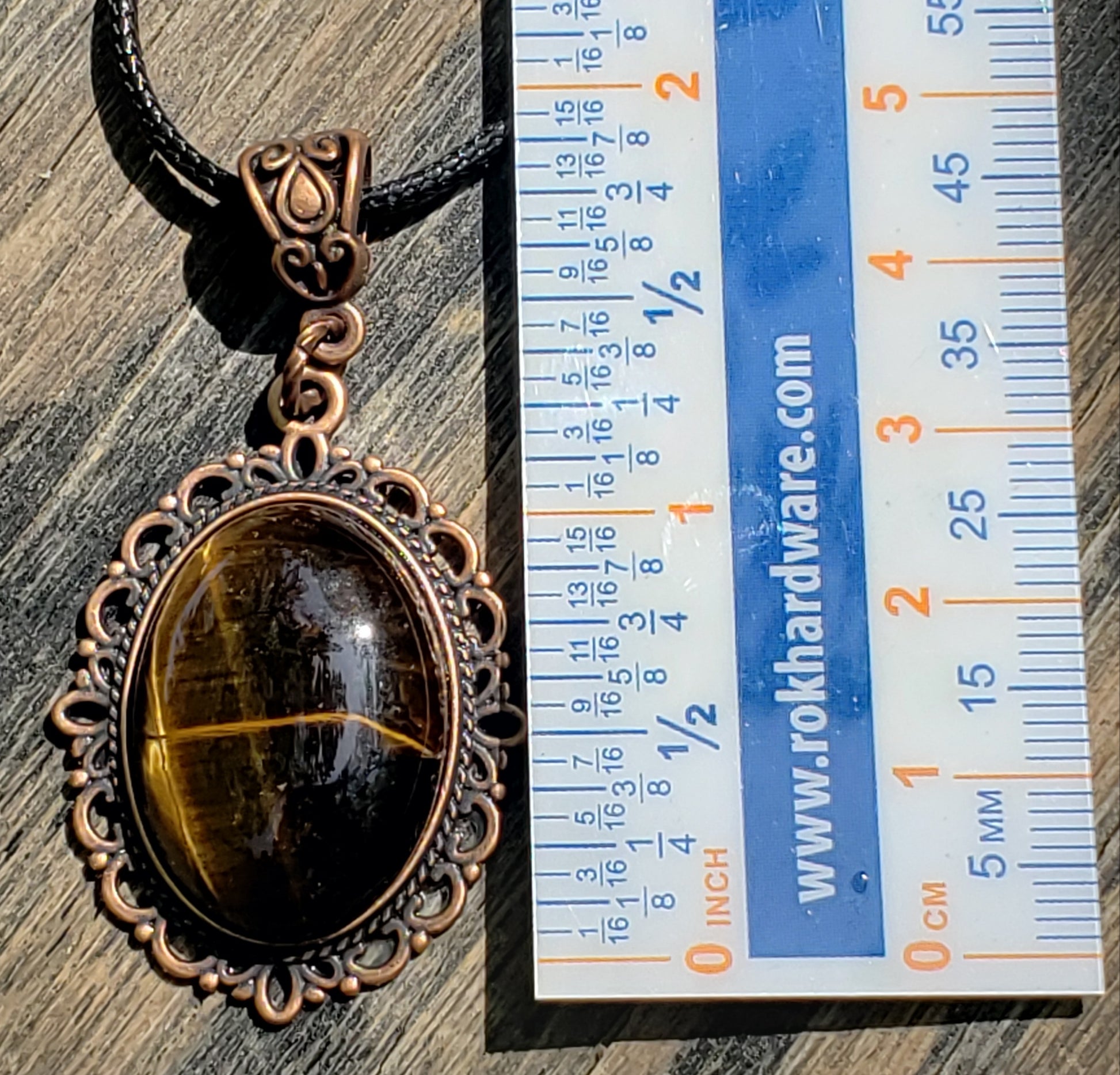 Tiger’s eye necklace with 25×18 mm stone pendant size with ruler