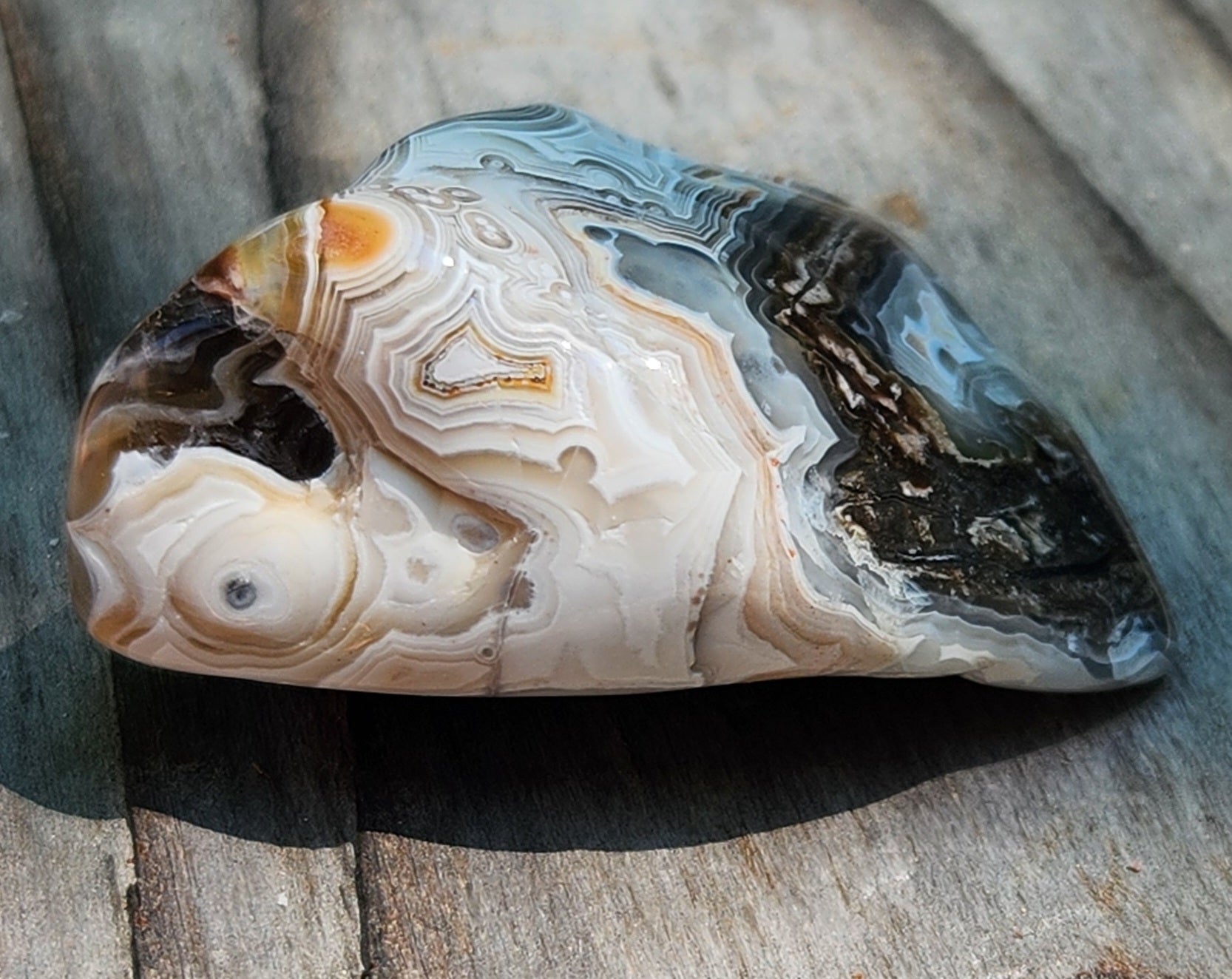 Natural banded agate suitable for collectors or decorative display, TA361