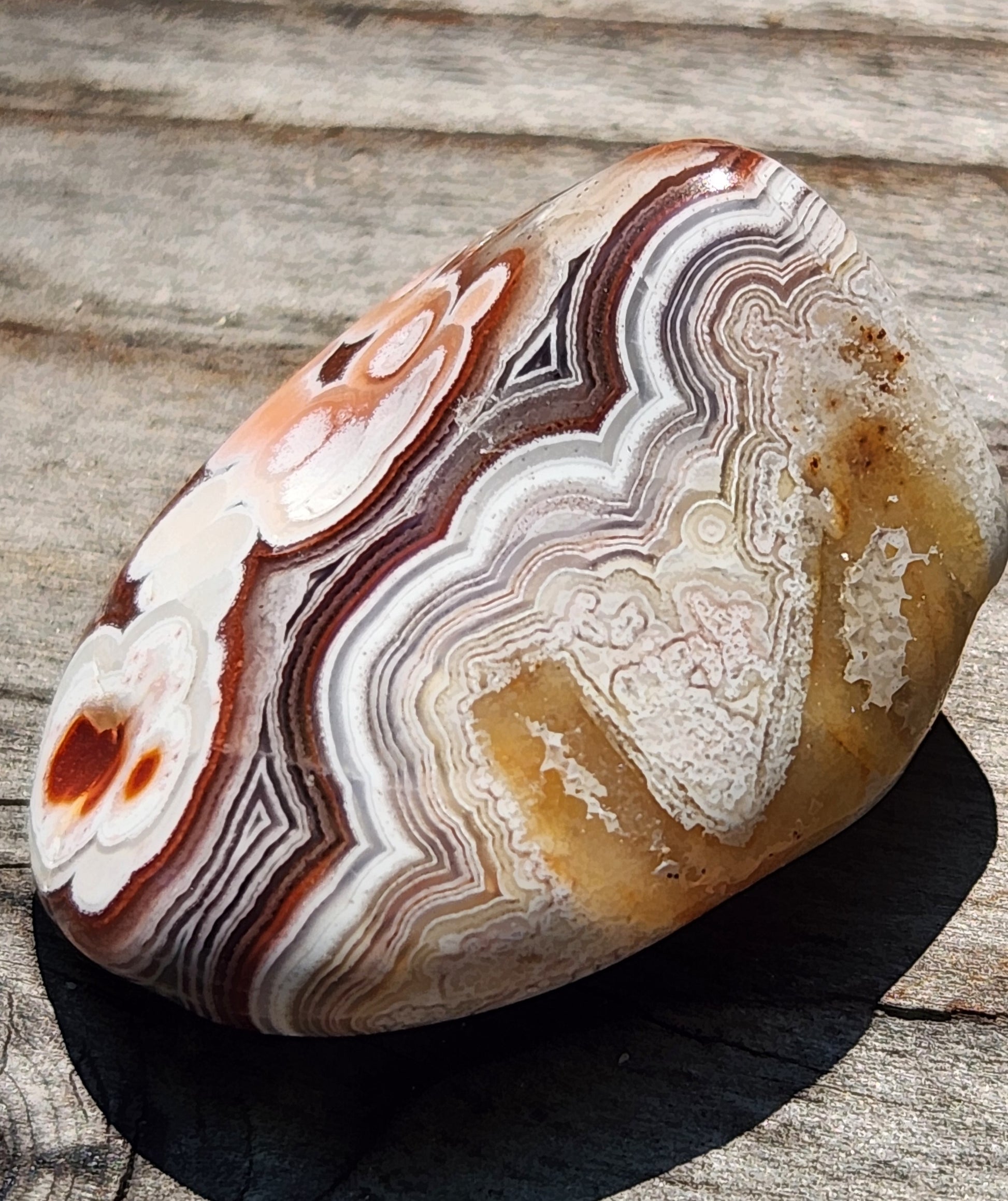 Natural banded agate suitable for collectors or decorative display, TA364