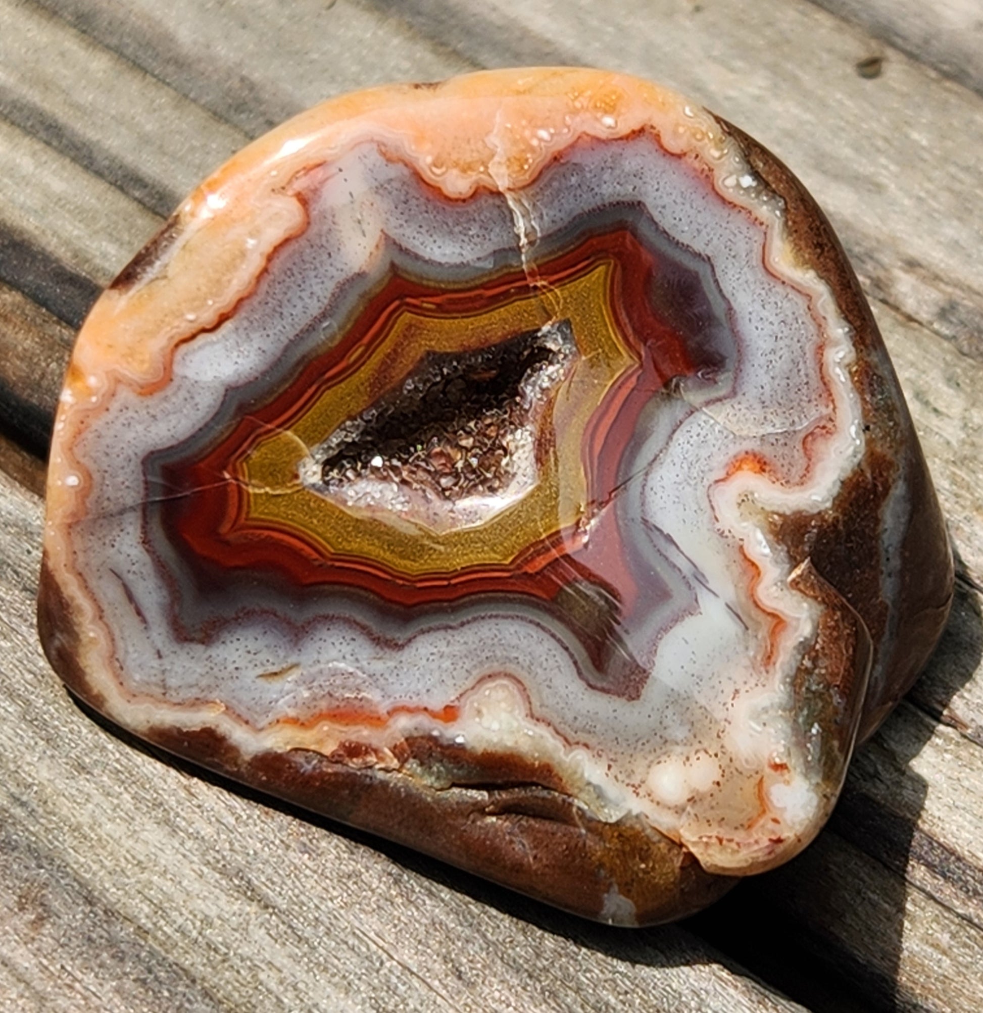 Mexican Fortification Agate with centered druse pocket TA269