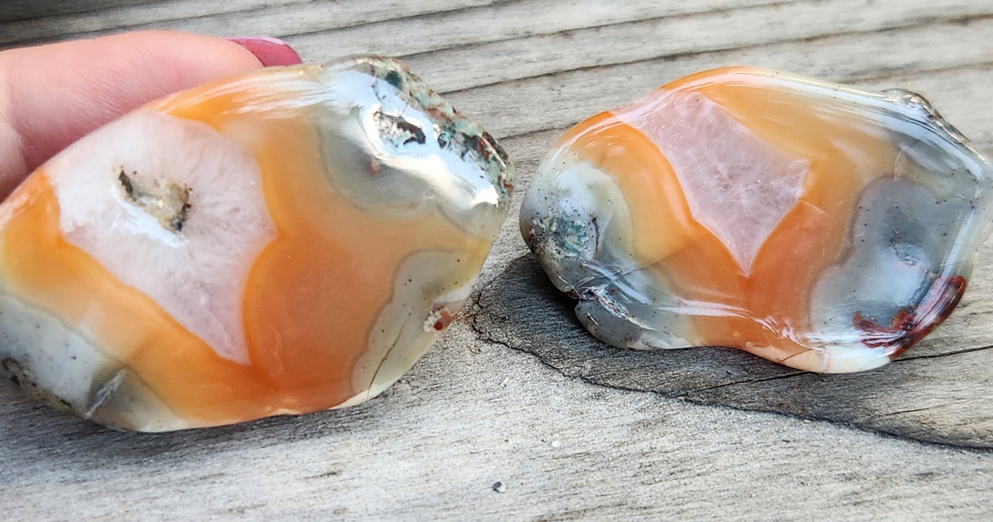 Gray halo edge on Mexican agate pair TA329