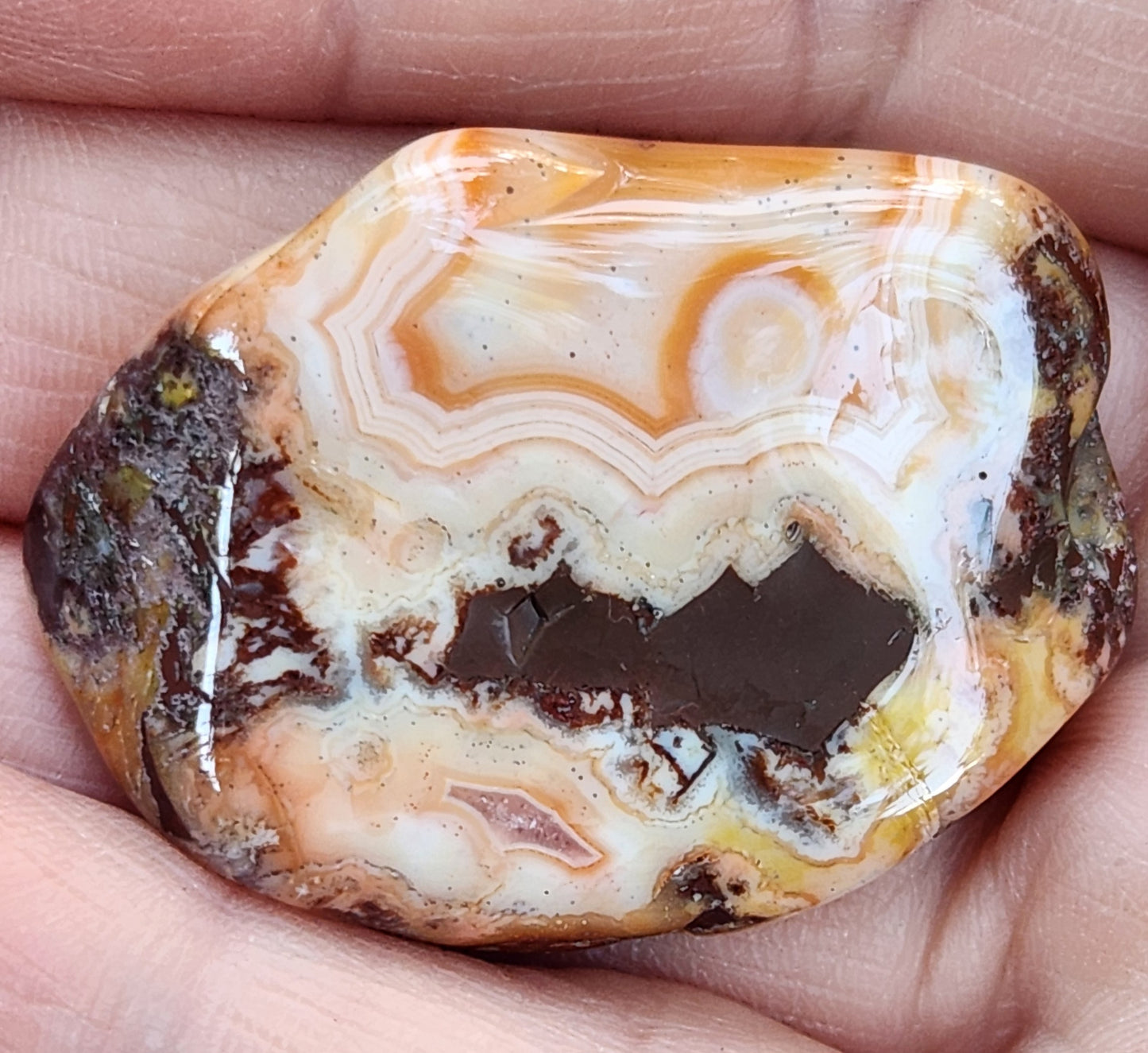 Brown center window in banded agate TA334