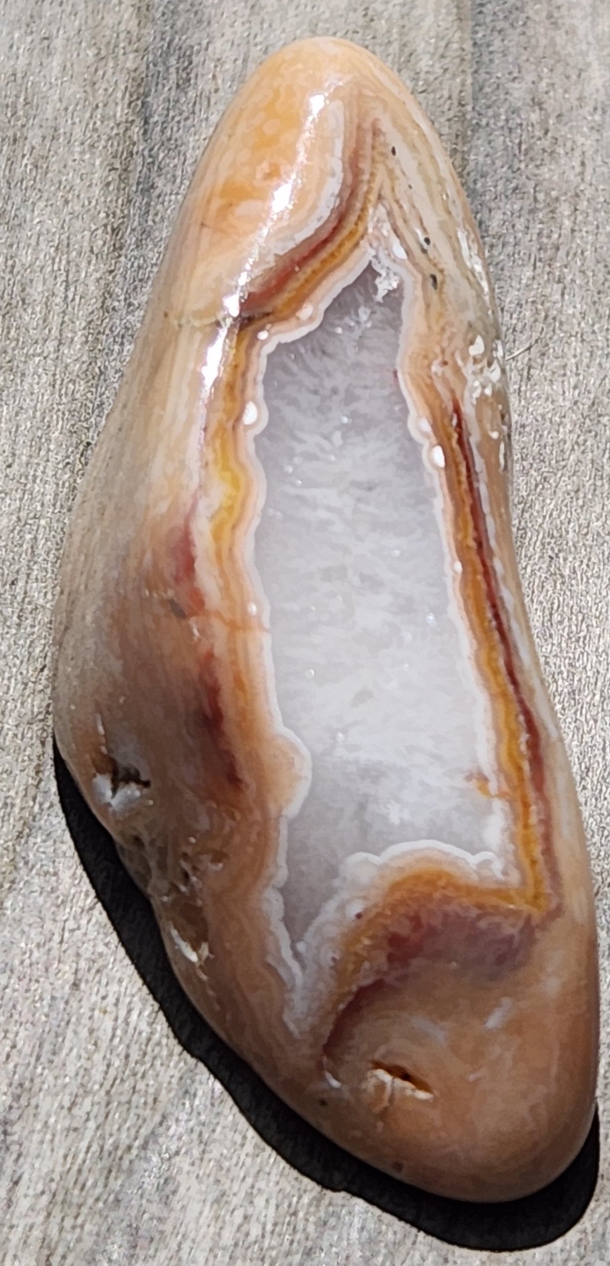 Natural rind edge on Mexican agate TA272
