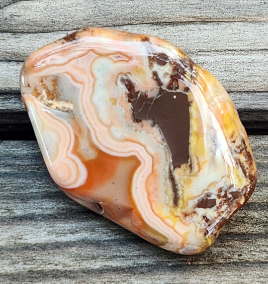 Peach and ivory layered agate TA334