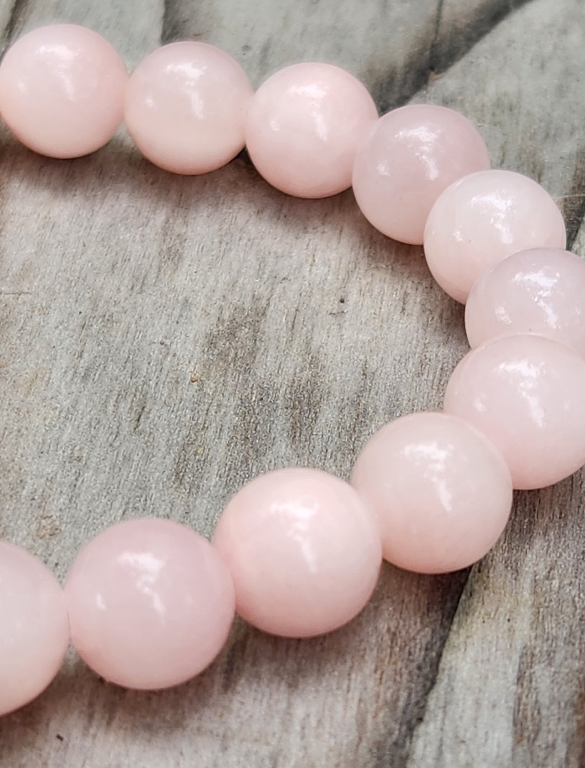 Pink dyed Mountain Jade stretch bracelet with 10mm beads close up