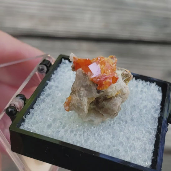 Red Cloud Wulfenite Perky Box Thumbnail Video sp230