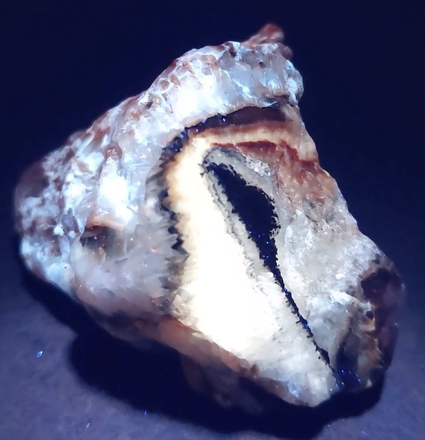 Colorful tri-color calcite uv reactive 