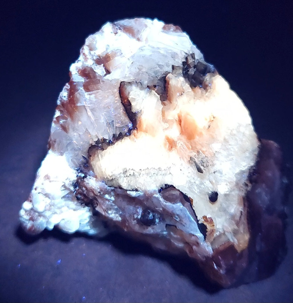 Colorful tri-color calcite uv reactive