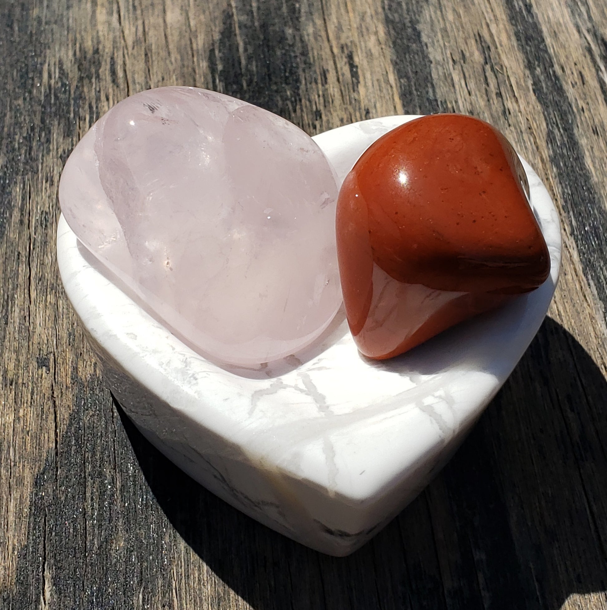 Polished white howlite heart bowl CV14-2